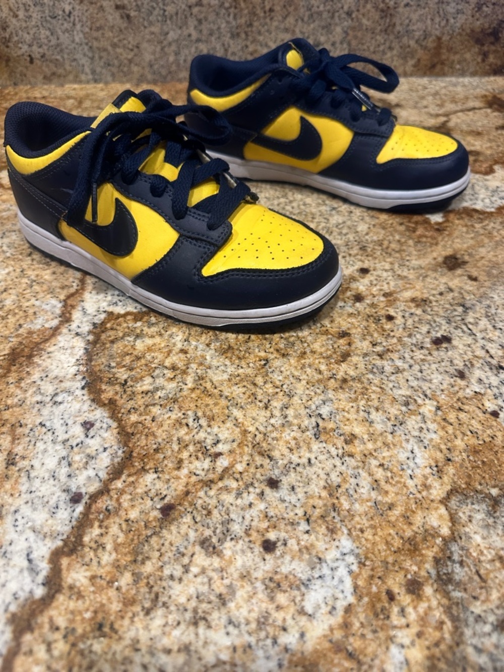 Nike Kids Low-Top Sneakers - Yellow & Navy